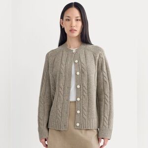 CABLE CARDIGAN IN EXTRAFINE LUXE MERINO